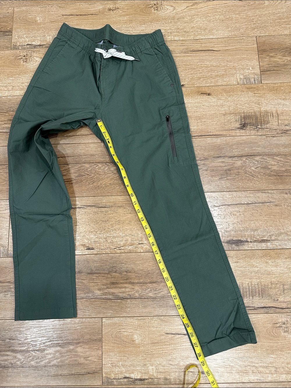 Vuori Women’s Green Pants - Picture 4 of 6